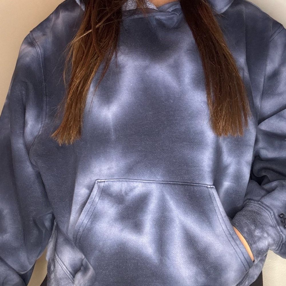 Women’s blue tie dye hoodie. Size: M